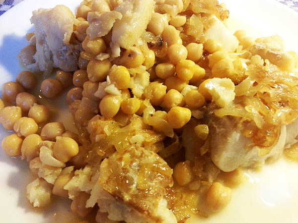 Stockfisch Zwiebelconfit und Kichererbsen