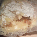 warmer Camembert mit Calvadosrosinen