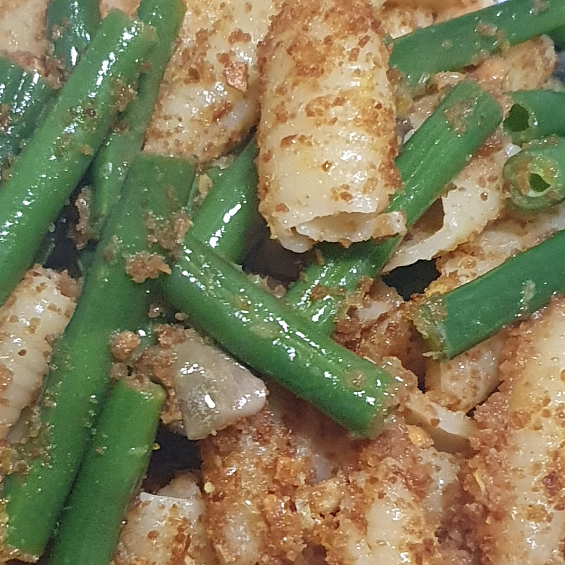 Pasta mit Bohnen und Semmelbrösel